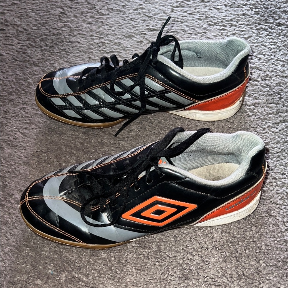 Umbro Men's Black and Orange Athletic Shoes